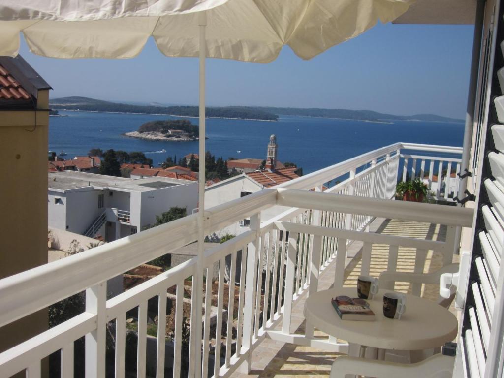 Apartments Kresic Hvar Town Rum bild