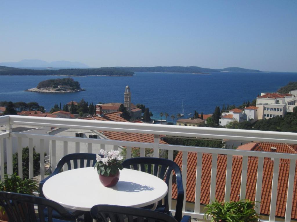 Apartments Kresic Hvar Town Rum bild